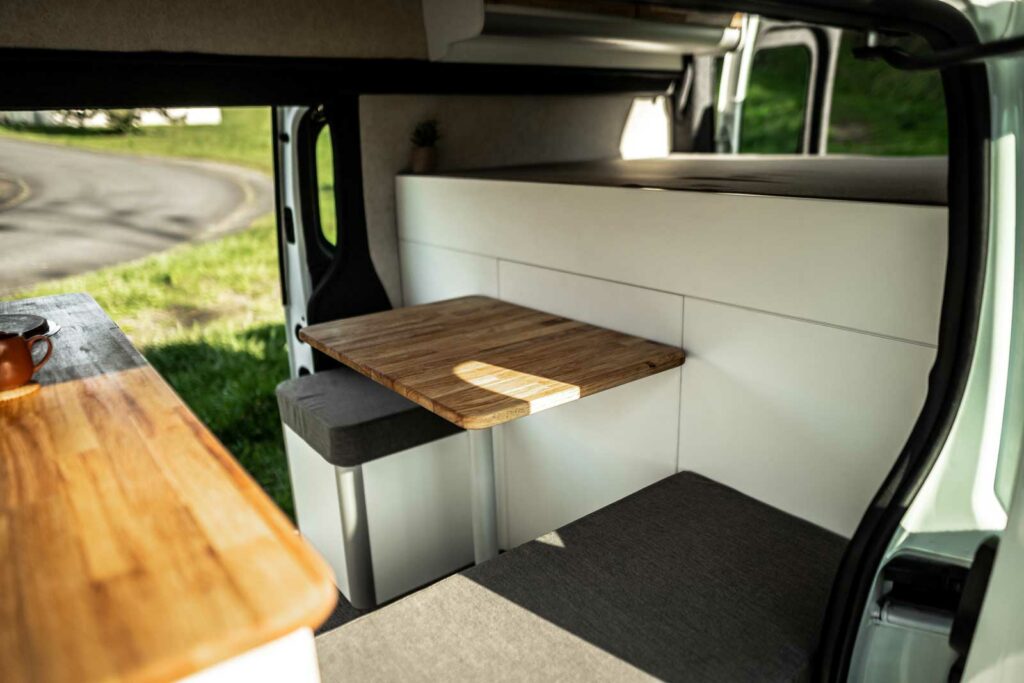 van camper fourgon aménagé transport de vélo