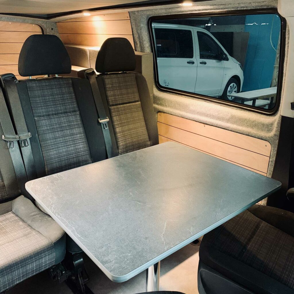 Mercedes vito long aménagé camper table à manger