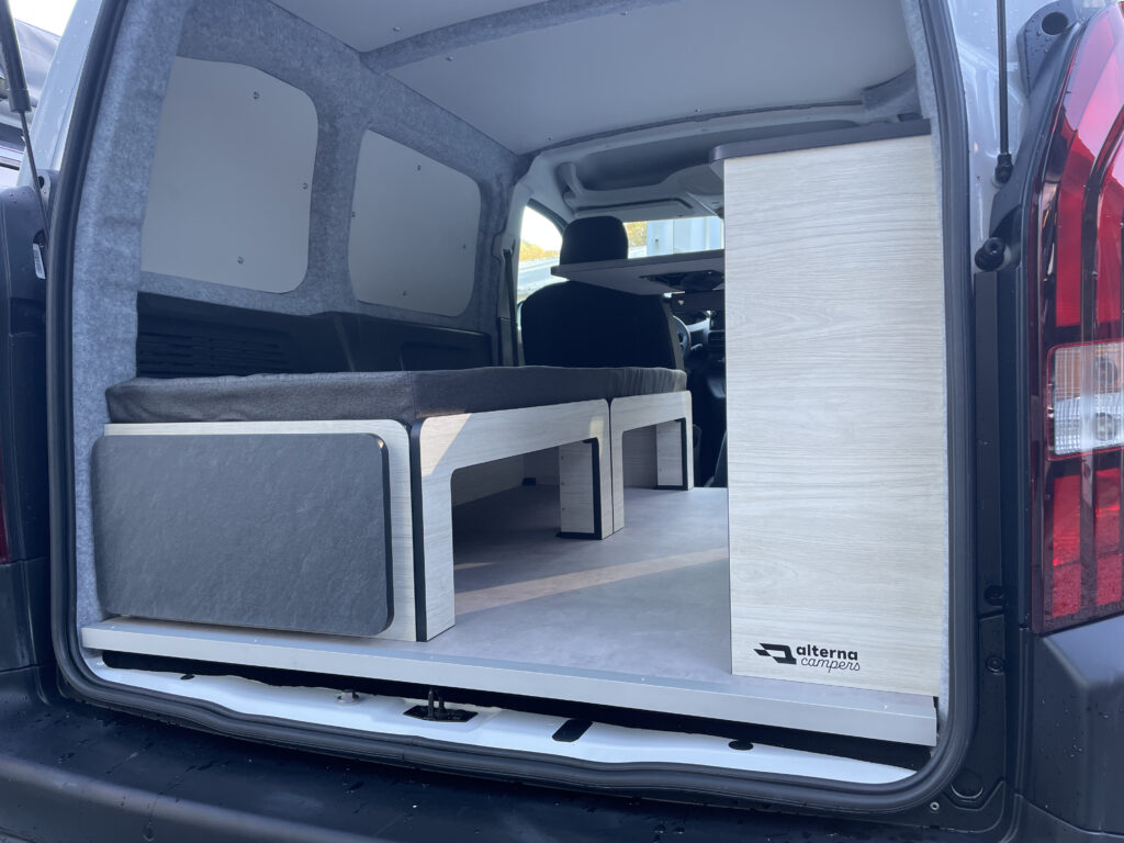peugeot-partner-l1h1-micro-camper-01-banquette
