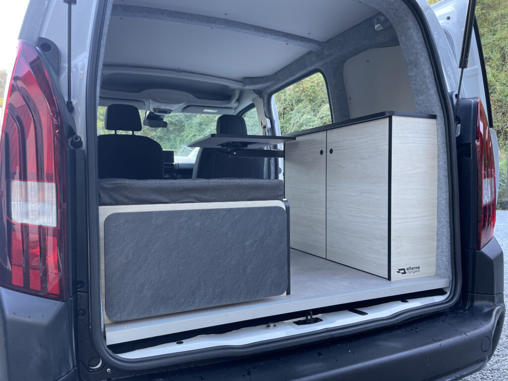 peugeot-partner-l1h1-micro-camper-02-meuble-rangement