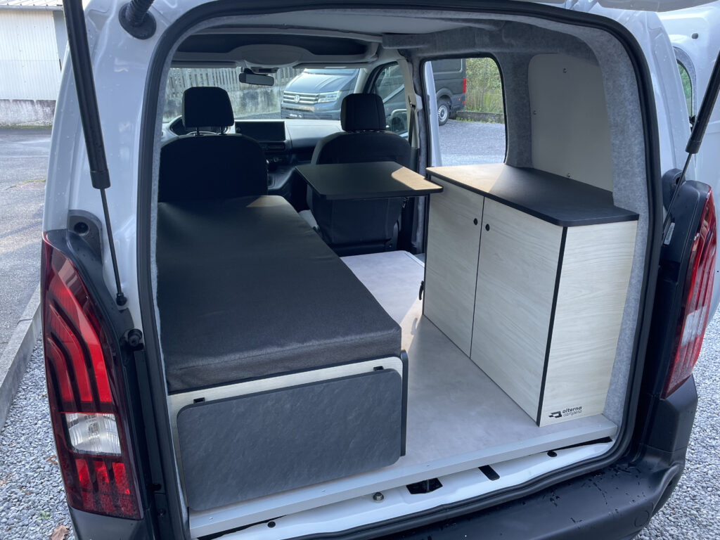 peugeot-partner-l1h1-micro-camper-03-couchage