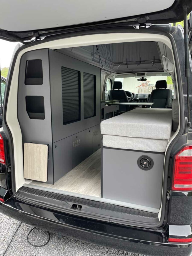 volkswagen-transporter-t6-l2h1-sobriete-esthetisme-05-lit-peigne