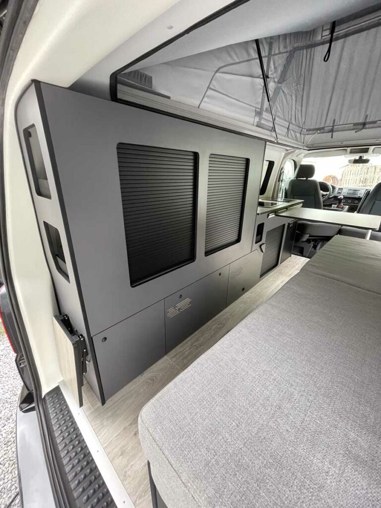 volkswagen-transporter-t6-l2h1-sobriete-esthetisme-06-couchage
