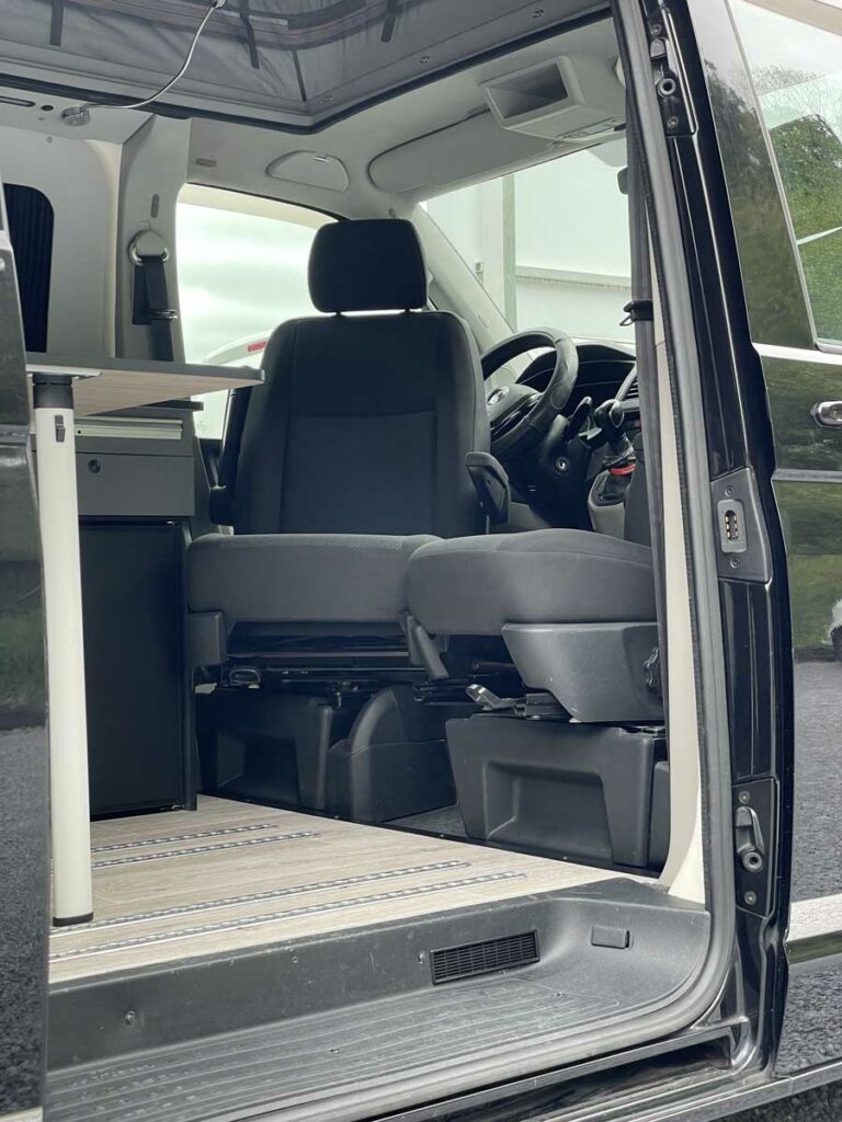 volkswagen-transporter-t6-l2h1-sobriete-esthetisme-07-siege-pivotant