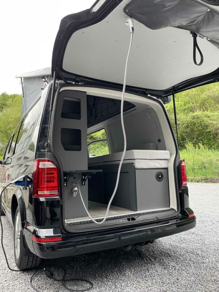 volkswagen-transporter-t6-l2h1-sobriete-esthetisme-09-hayon-ouvert