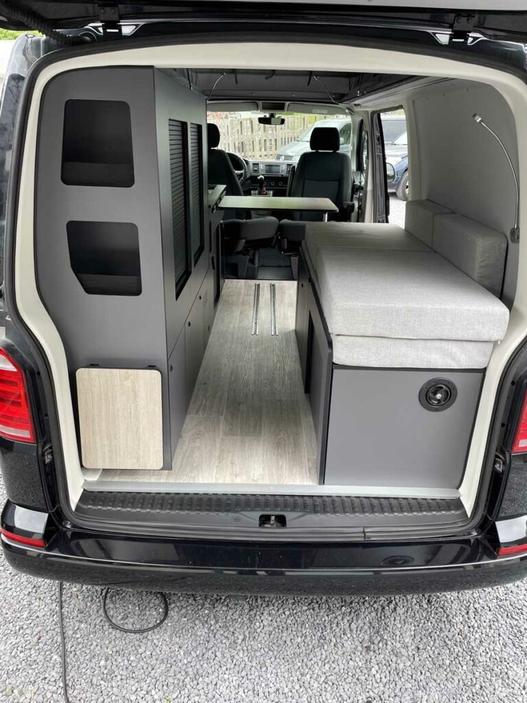 volkswagen-transporter-t6-l2h1-sobriete-esthetisme-15-vue-arriere